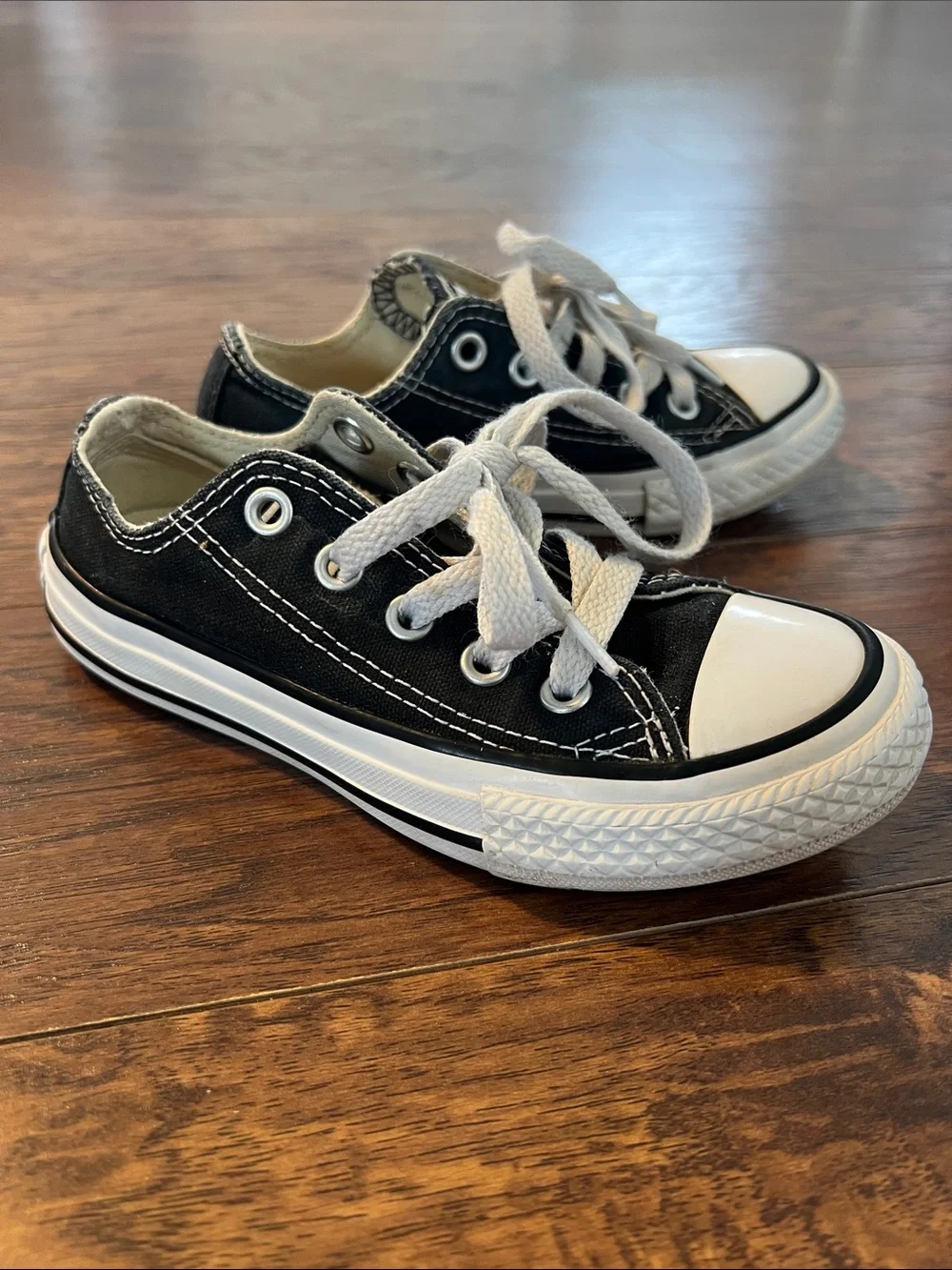 Converse Chuck Taylor All Star Low Top Sneakers Kids Size 11 Black
